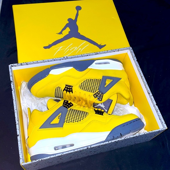 jordan 4’s yellow thunder 2021 - Picture 1 of 2